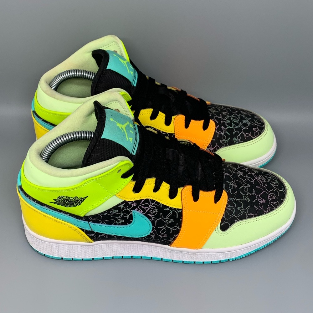 Air Jordan 1 Mid SE GS ‘Clover’ Shoes
Men’s Sz 7 / Women’s Sz 8.5